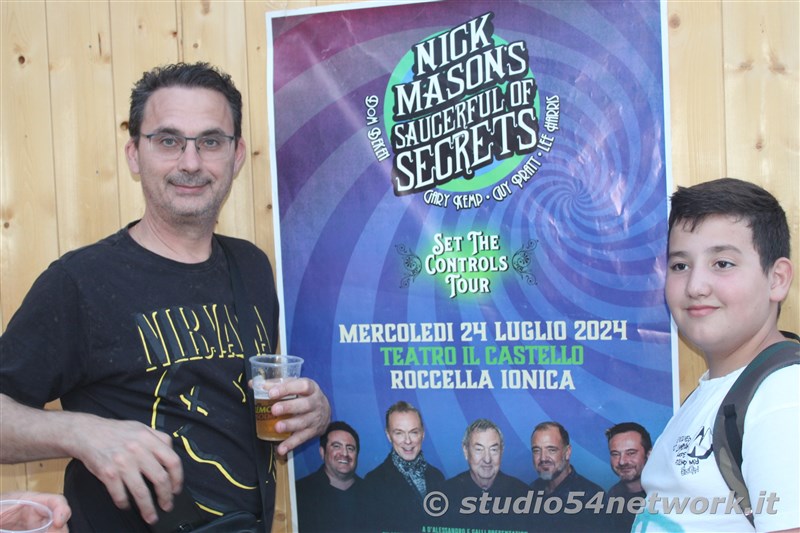 NICK MASONS SAURCEFUL OF SECRETS, con il suono leggendario del PINK FLOYD, arriva a Roccella Jonica,  su Studio54network